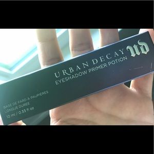 BRAND NEW urban decay eye shadows primer
